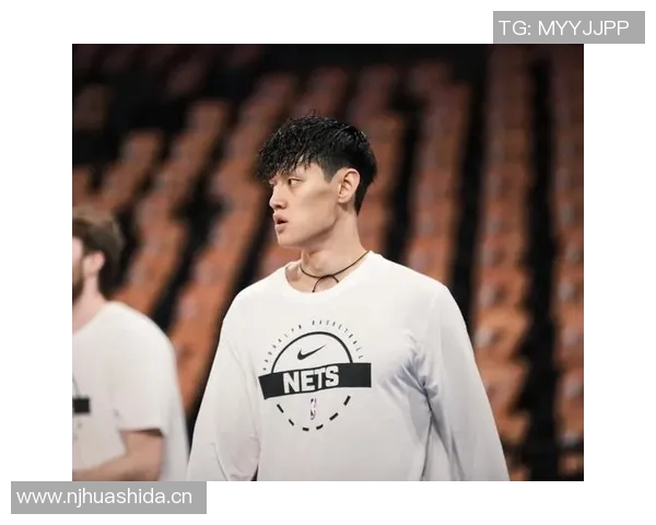 中国赛半场战报布克贡献11分曾凡博未登场托马斯状态火热助太阳暂时领先篮网