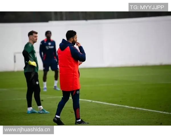 曼联高层认可阿莫林执教表现将于明夏着手补强中场位置 曼联高层认可阿莫林执教表现将于明夏着手补强中场位置