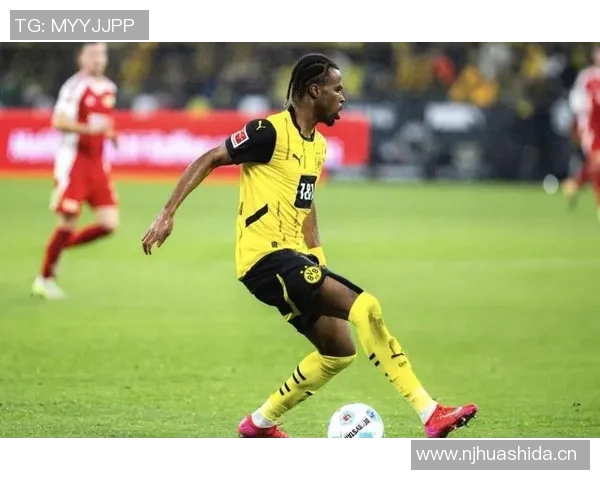 多特蒙德与汉堡上半场战成平局丘库埃梅卡错失良机卡帕尔多射门中柱 多特蒙德与汉堡上半场战成平局丘库埃梅卡错失良机卡帕尔多射门中柱