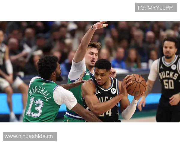 字母哥首投即成经典瞬间暴扣福德与弗拉格震撼全场