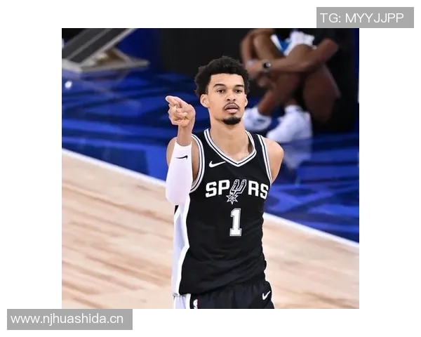 文班崛起助马刺超越独行侠季后赛前景堪忧引发关注 文班崛起助马刺超越独行侠季后赛前景堪忧引发关注