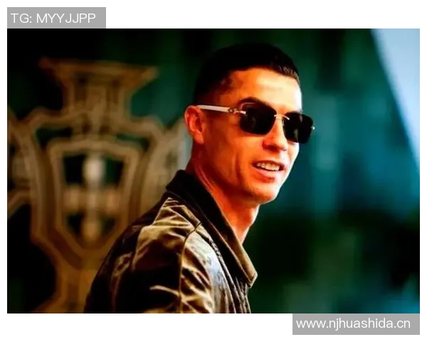 四十岁C罗社交媒体分享新照依旧帅气时尚引人注目