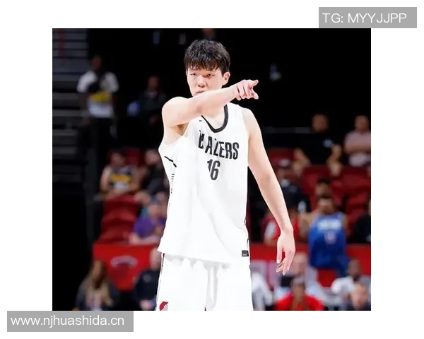 三中锋齐聚却无表现机会杨瀚森上半场未能登场引发热议