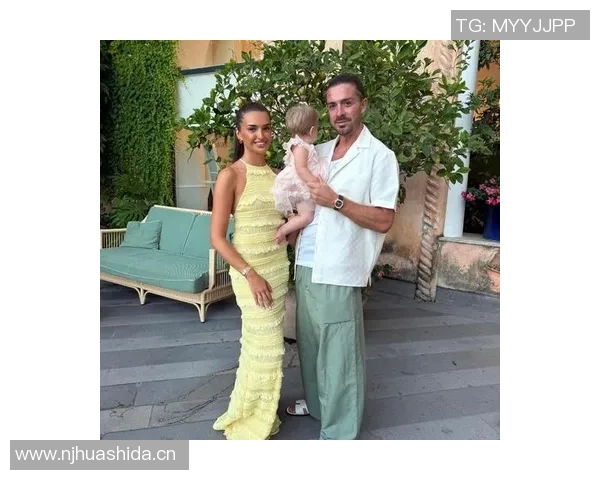 小吧社交秀：胡梅尔斯女友惊艳T台卡卡贝克汉姆同框引发热议